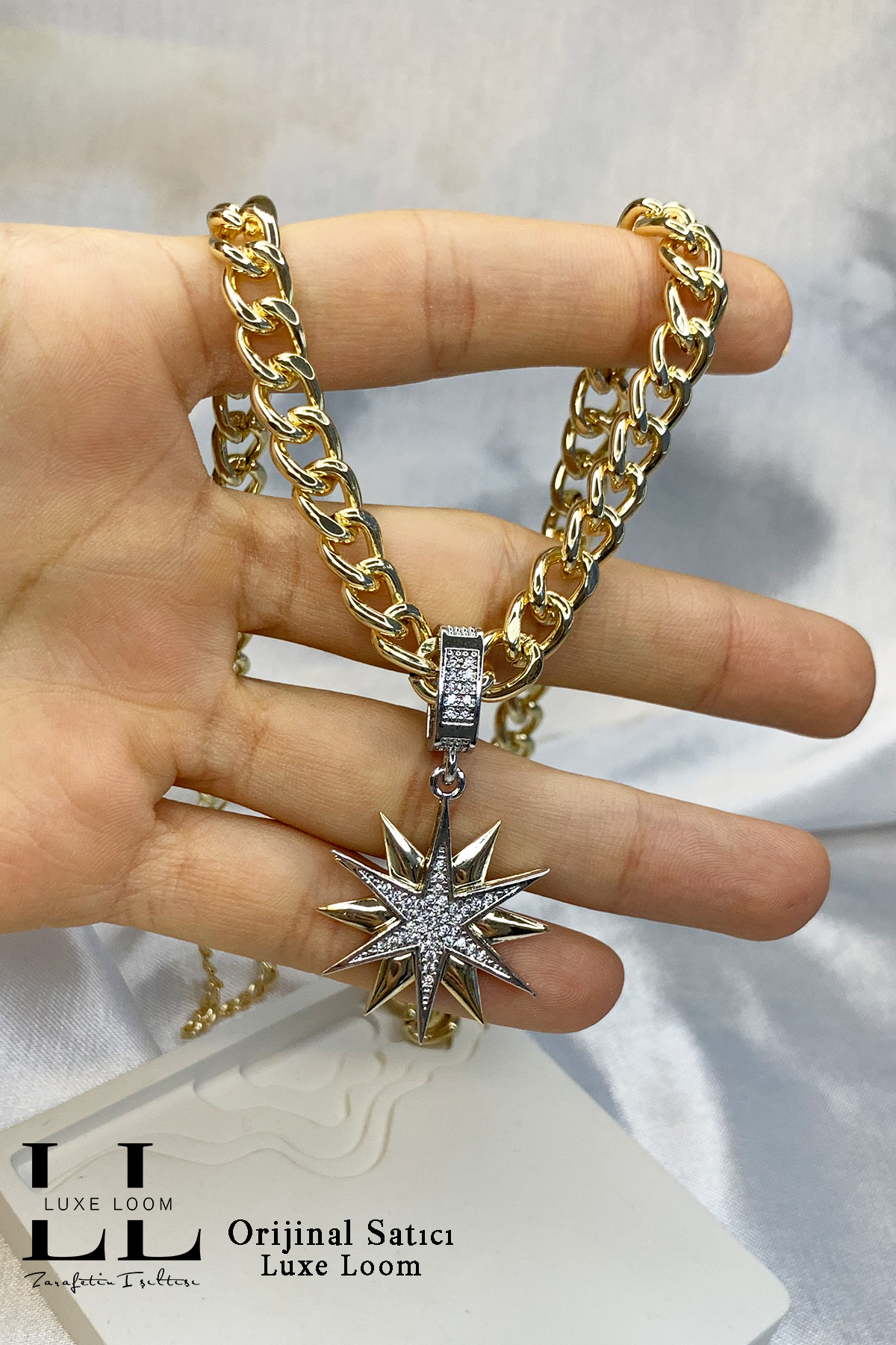 Kadın Gold Yıldız Üzerinde Zirkon Taşlı Yıldız Kolye 002