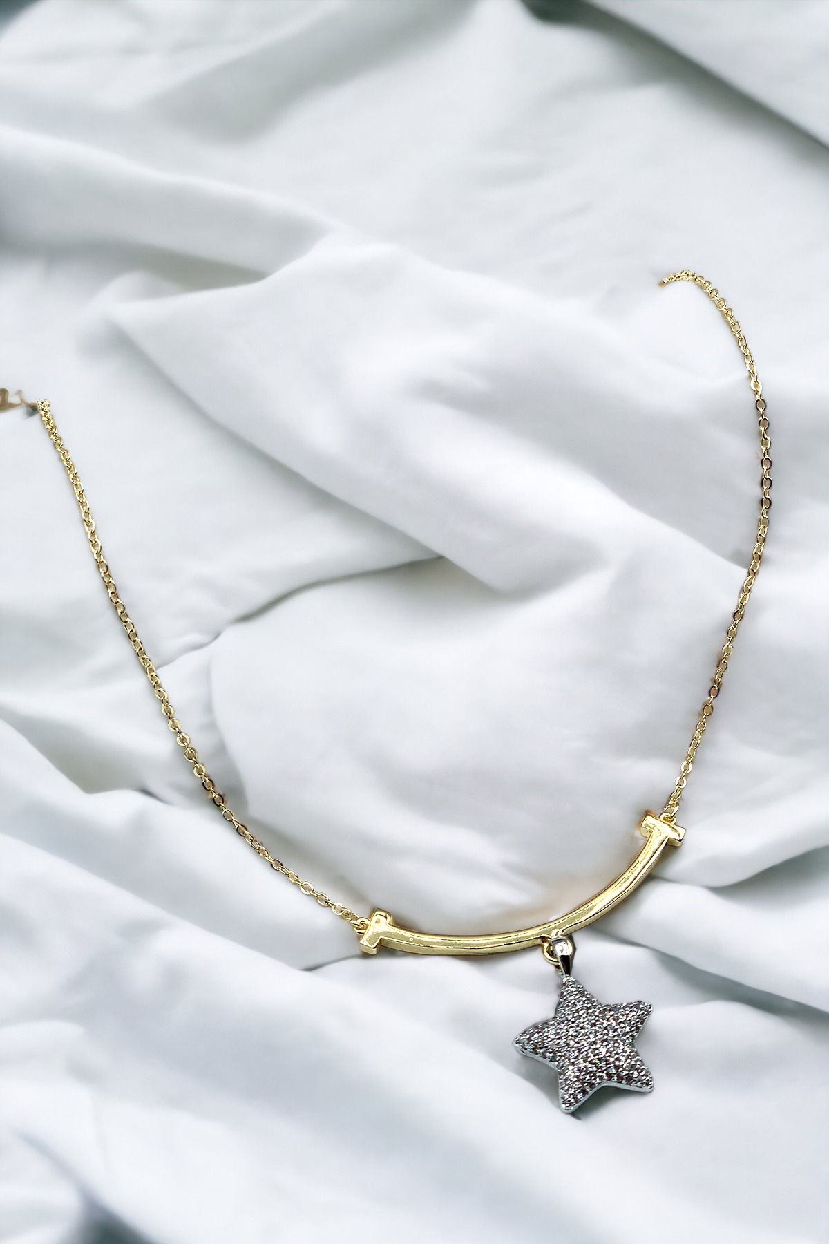 Kadın Gold Zincir Detaylı Gümüş Renk Zirkon Taşlı Yıldız Kolye