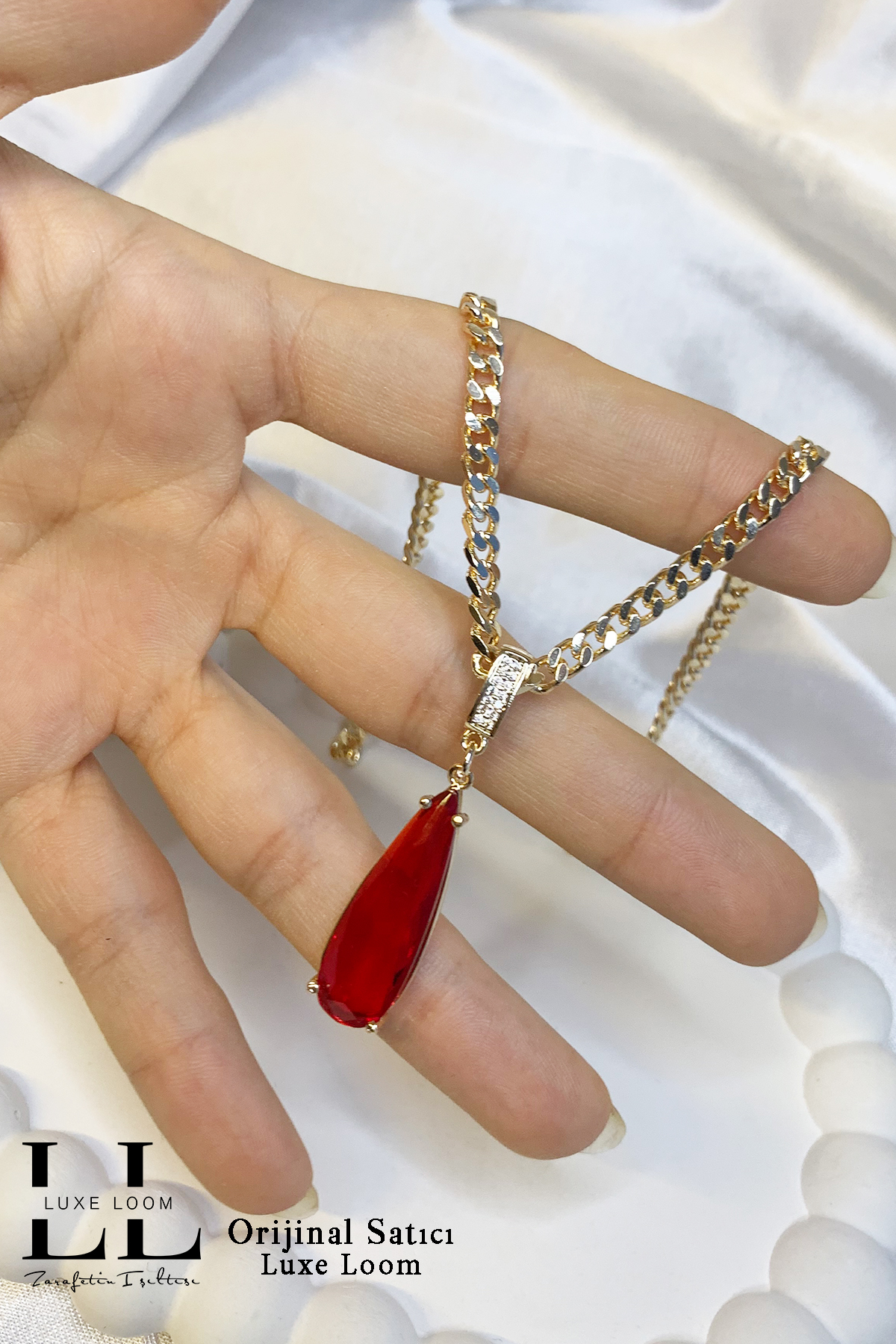 Kadın Gold Özel Kesim Zirkon Taş Detaylı Kırmızı Su Damlası Kolye