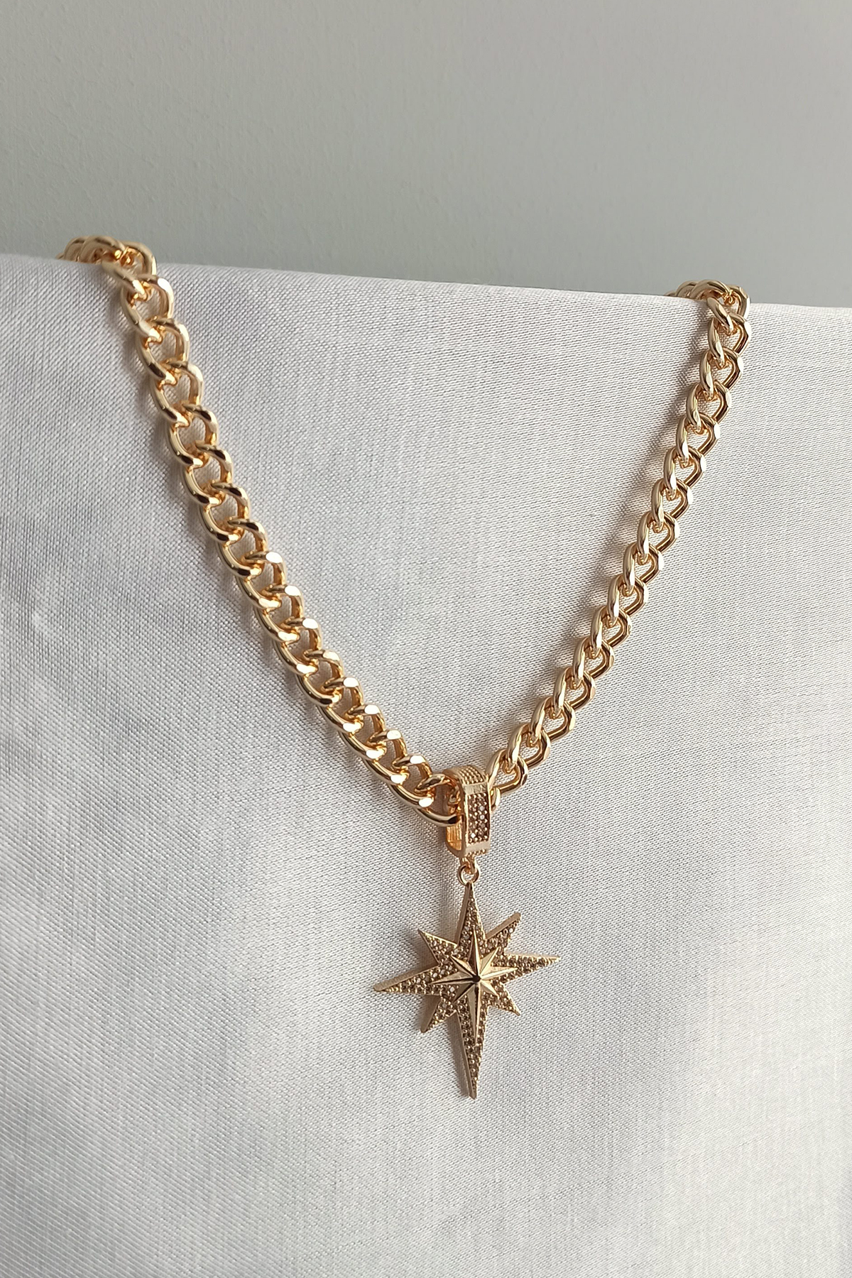 Kadın Gold Renk Kuzey Yıldızlı Zirkon Taşlı Çağla Şikel Kolye 002