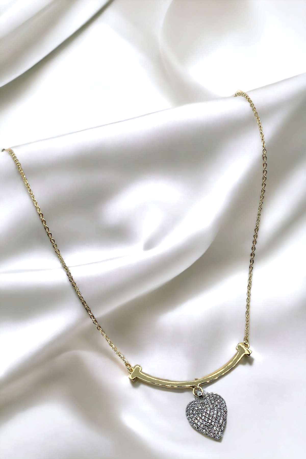 Kadın Gold Zincir Detaylı Gümüş Renk Zirkon Taşlı Kalp Kolye