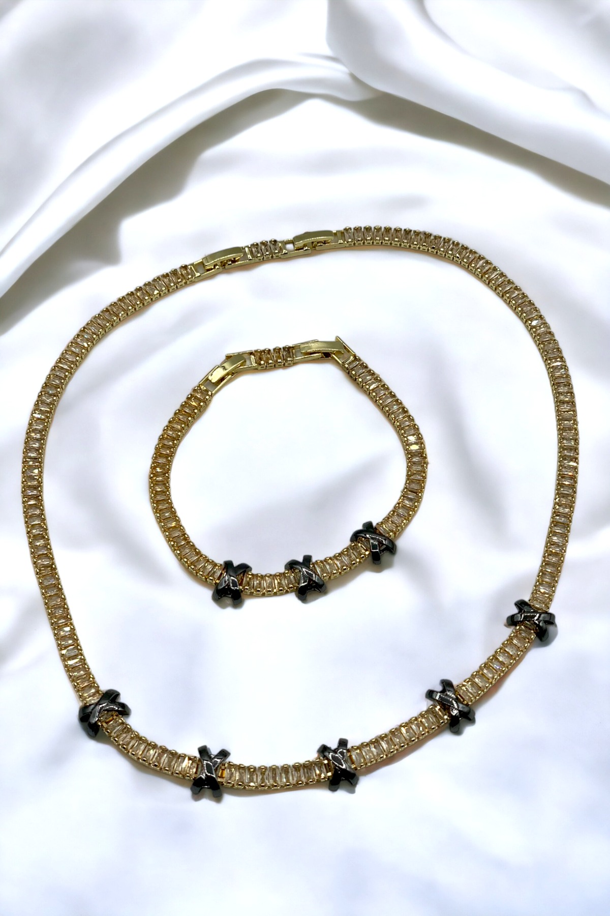 Kadın Gold Zirkon Taşlı X Figürlü Kolye Bileklik Seti