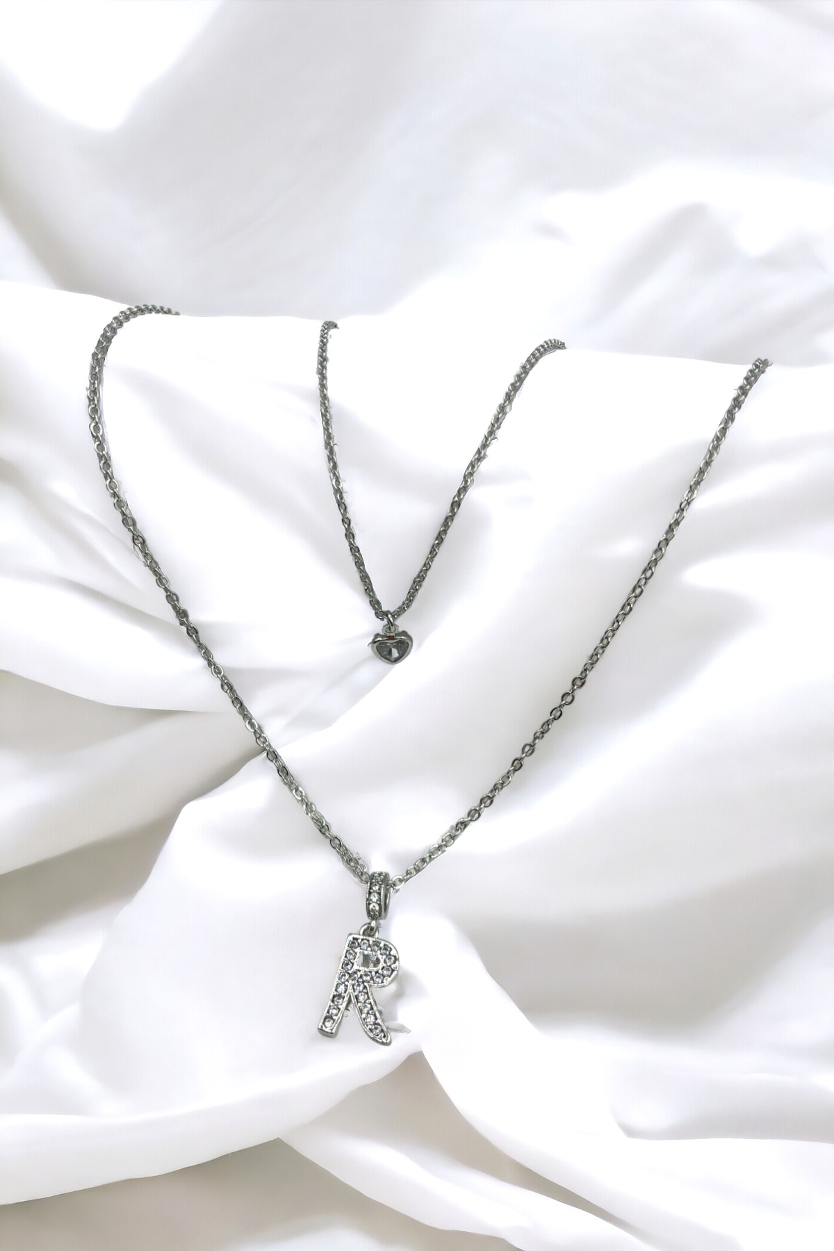 Kadın Kararmayan Çelik Gümüş Renk Zirkon Taşlı Küçük Kalpli R Harfli Çift Katman Kolye 006