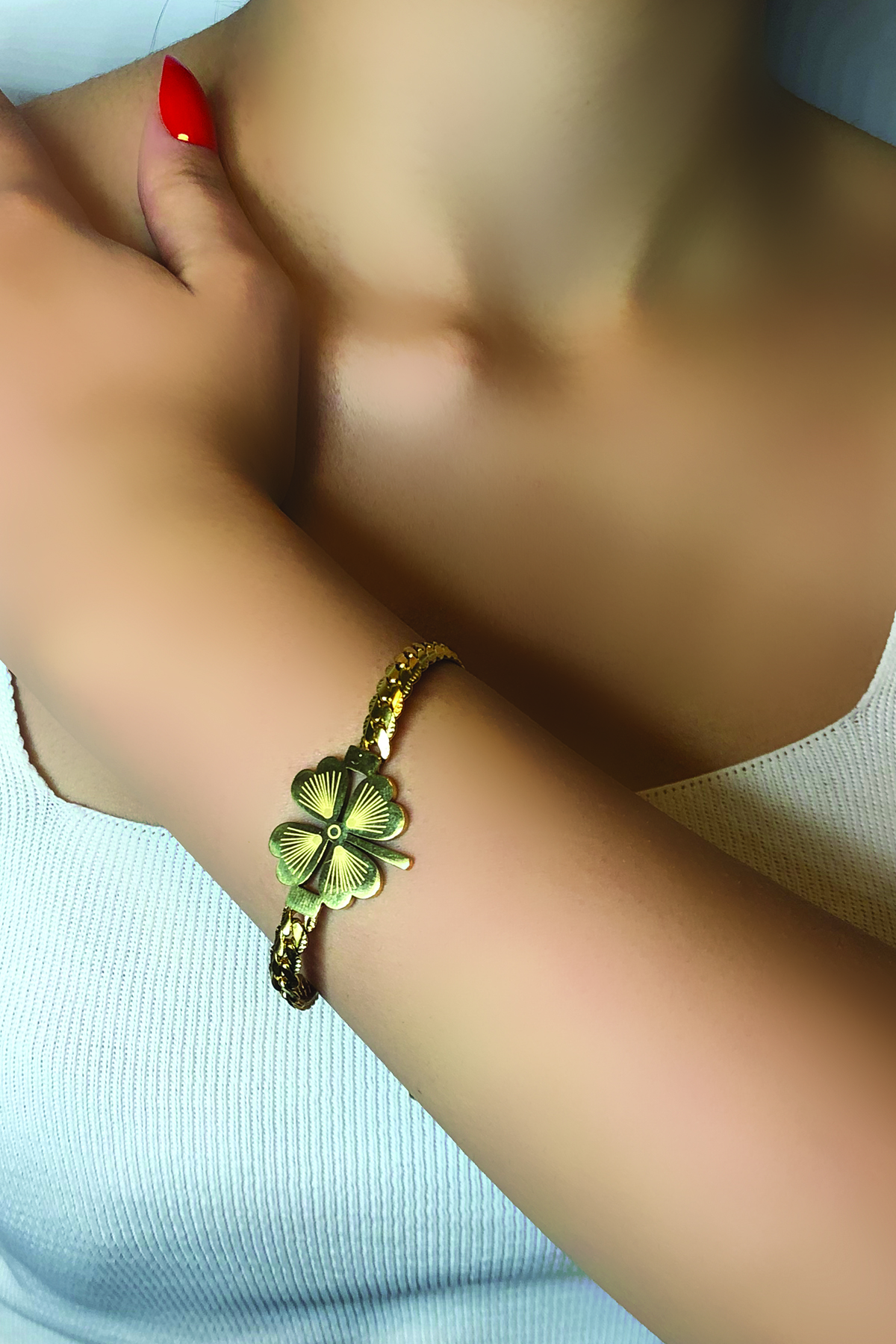 Kadın Kararmayan Gold Renkli Büyük Yonca Tasarımlı Zincir Çelik Bileklik