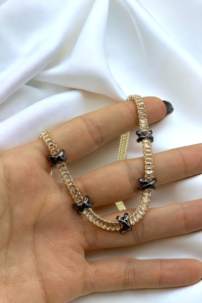 Kadın Gold Zirkon Taşlı X Figürlü Kolye